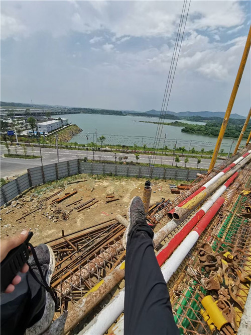 巨鹿县作业中发生设备损坏或人员意外，责任怎么划分？